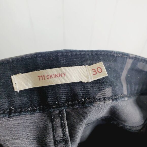 Levi's 711 Women's Black Camo Print Mid Rise Slim Fit Ankle Skinny Jeans Size 30 - Picture 5 of 8
